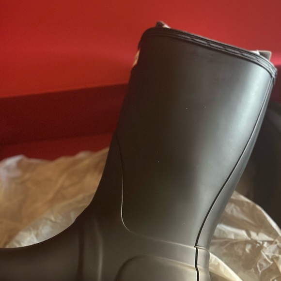 Hunter Black Boot with Red Logo - Picture 6 of 11